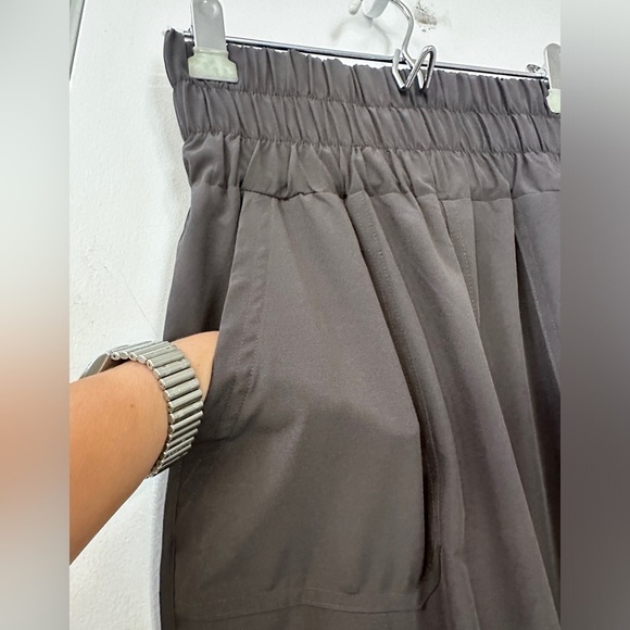 New In Women’s Size Medium Gray High-Waist Jogger Pants - Picture 4 of 12